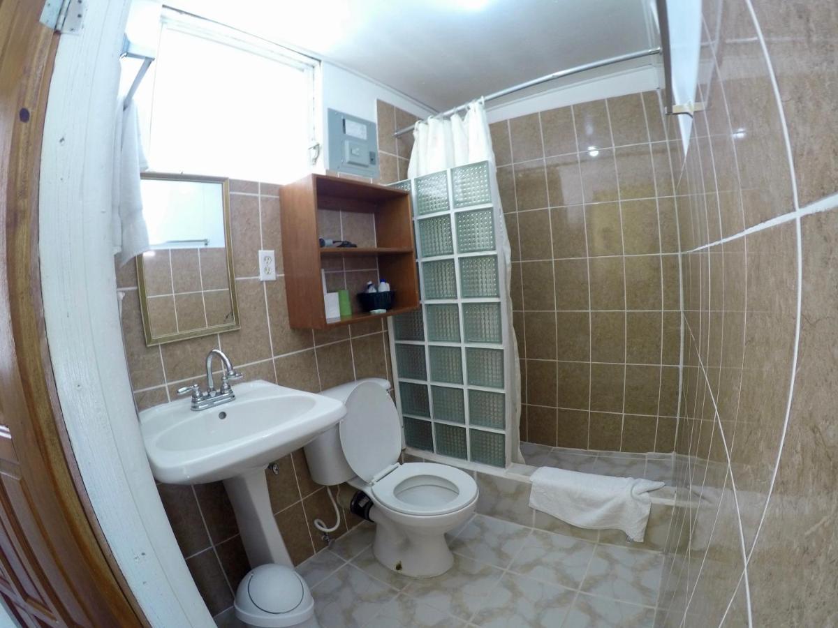 Chila's Accommodations Caye Caulker Esterno foto