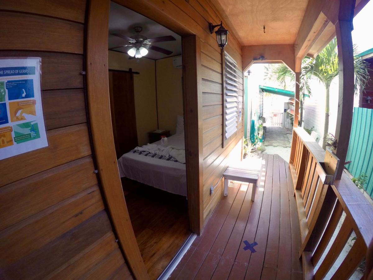 Chila's Accommodations Caye Caulker Esterno foto