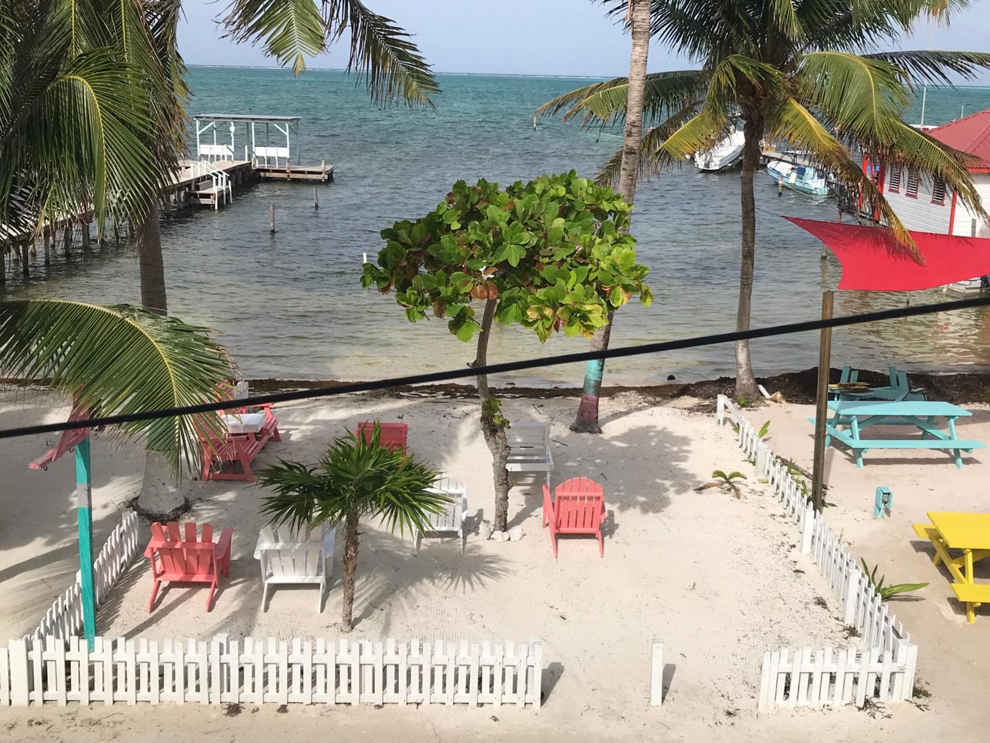 Chila's Accommodations Caye Caulker Esterno foto